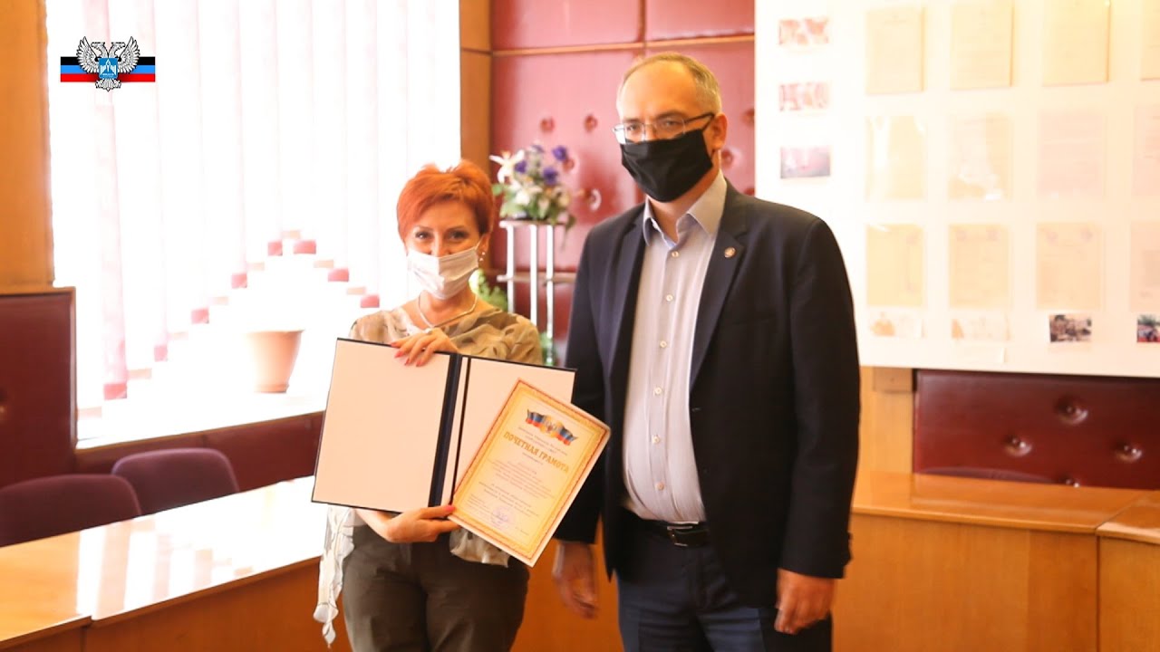 Владимир Бидёвка вручил почетные грамоты медикам (видео)