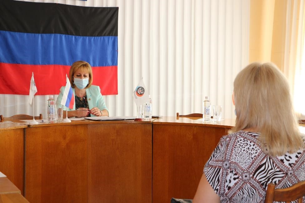 Министр труда и соцполитики провела прием в Кировском районе Донецка