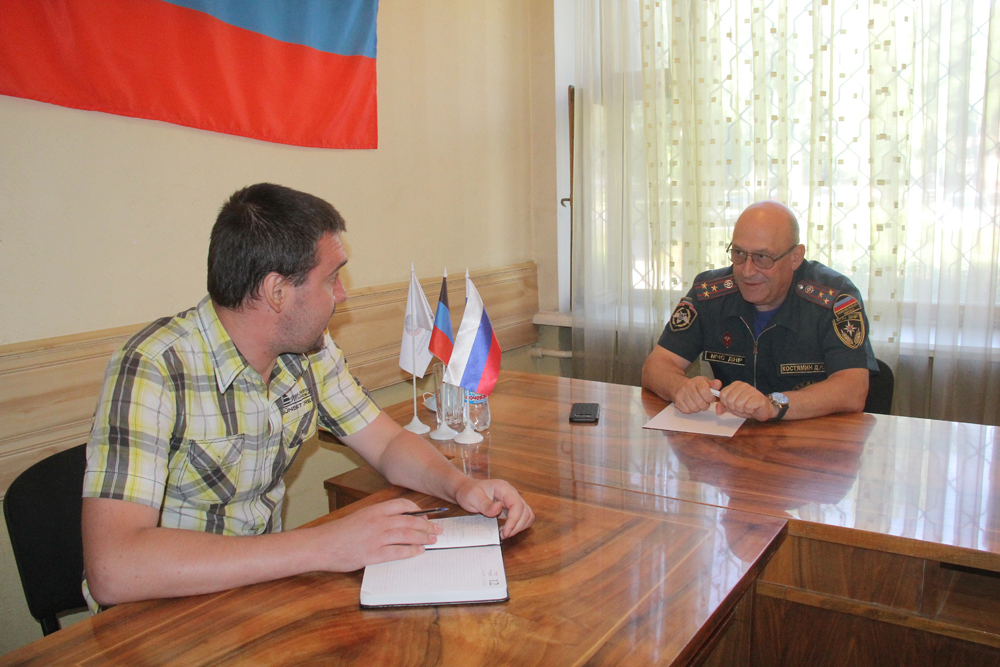 Представитель МЧС ДНР провел выездной прием граждан в Киевском районе Донецка