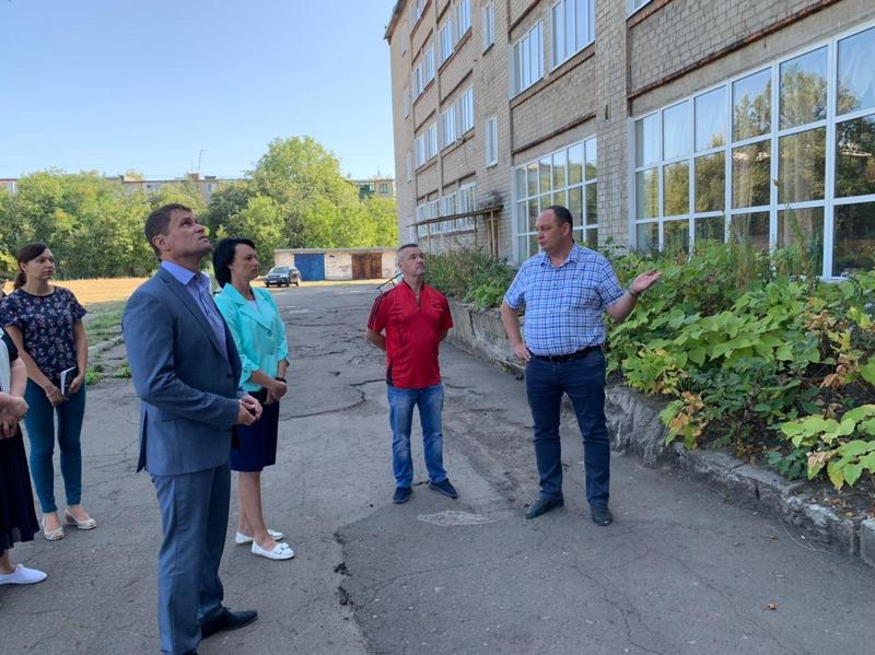 📹📸 Министр строительства и ЖКХ проверил проведение восстановительных работ в Макеевке