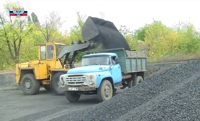 📹  Продолжается обеспечение шахтеров бесплатным топливом на бытовые нужды