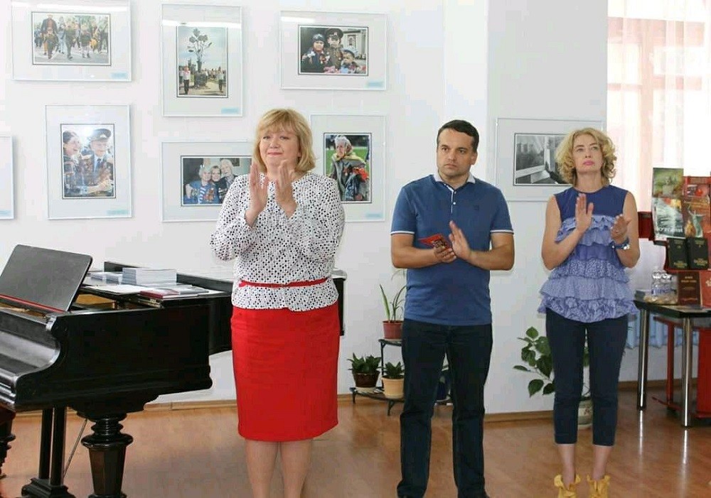 📹В Донецке прошло открытие фотовыставки, посвященной 75-летию Победы