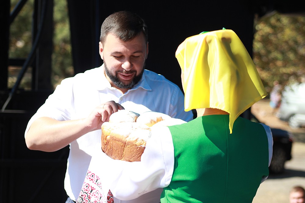 📸  Глава Республики посетил праздник греческой культуры