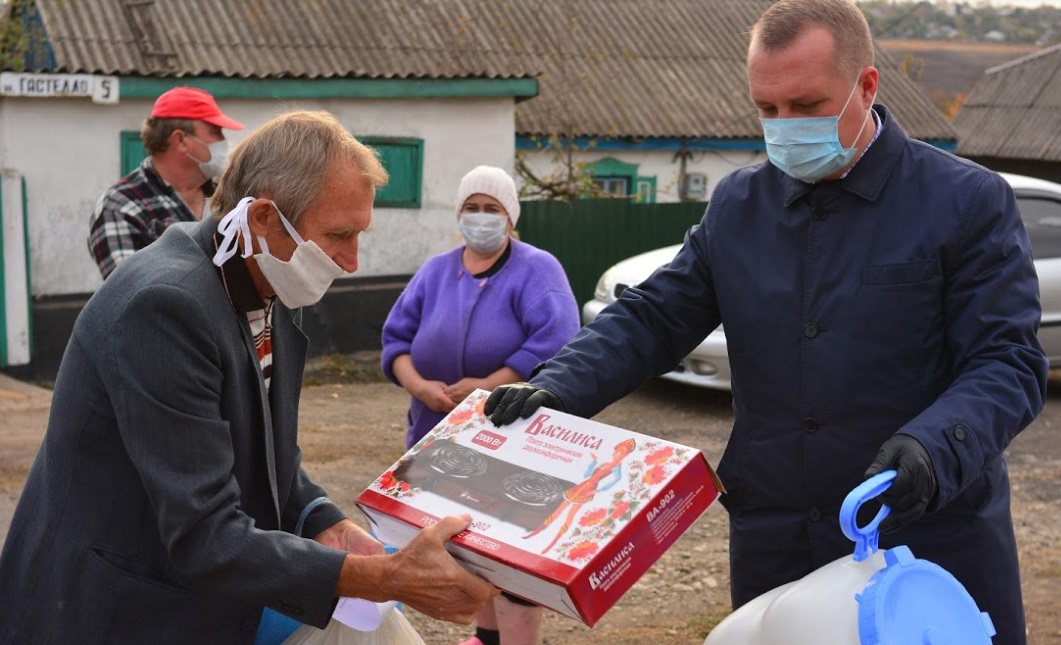Общественники передали гуманитарную помощь жителям Макеевки и Нового Света