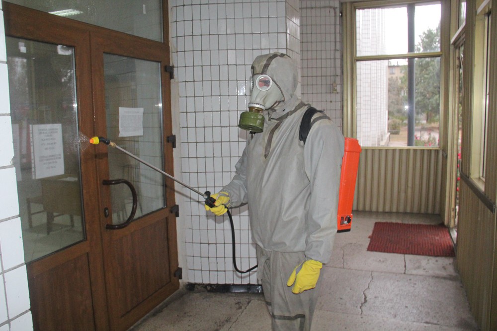 📸📹Сотрудники МЧС ДНР продолжают проводить спецобработку объектов