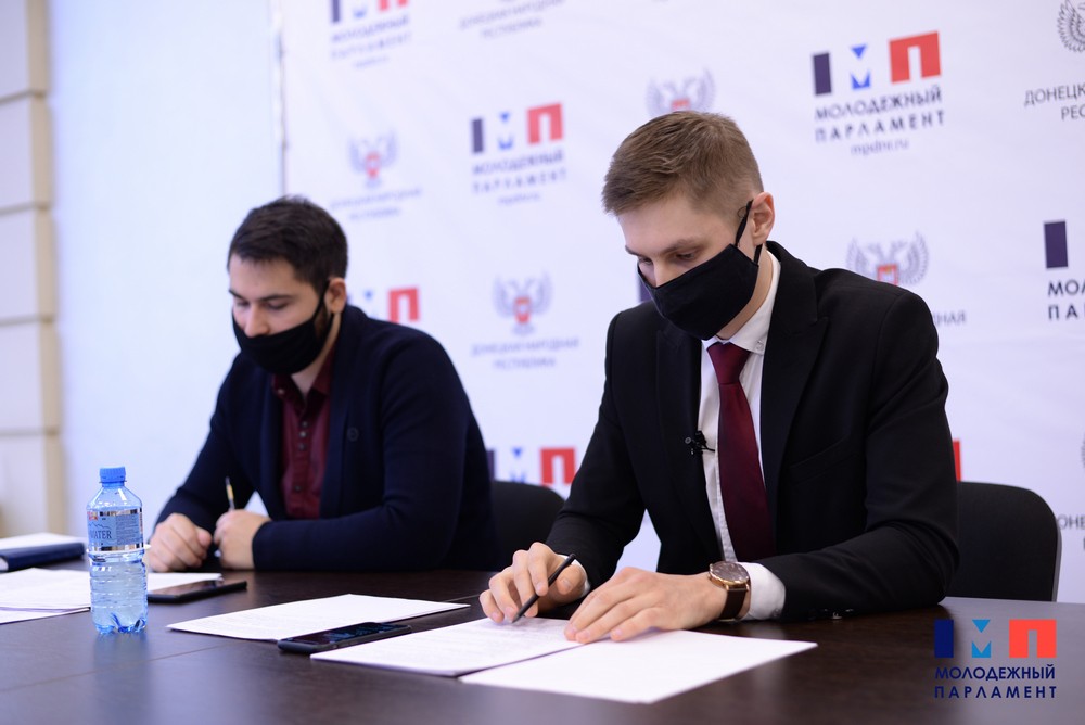 📹Состоялось пленарное заседание Молодежного Парламента ДНР