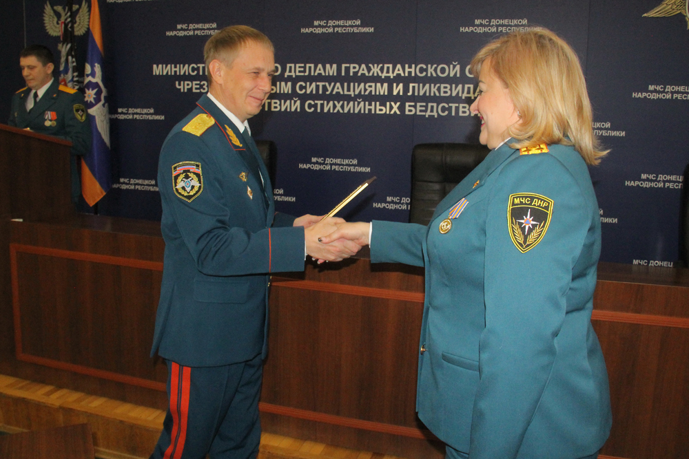 📸📹В МЧС наградили лучших сотрудников по случаю празднования Дня спасателя