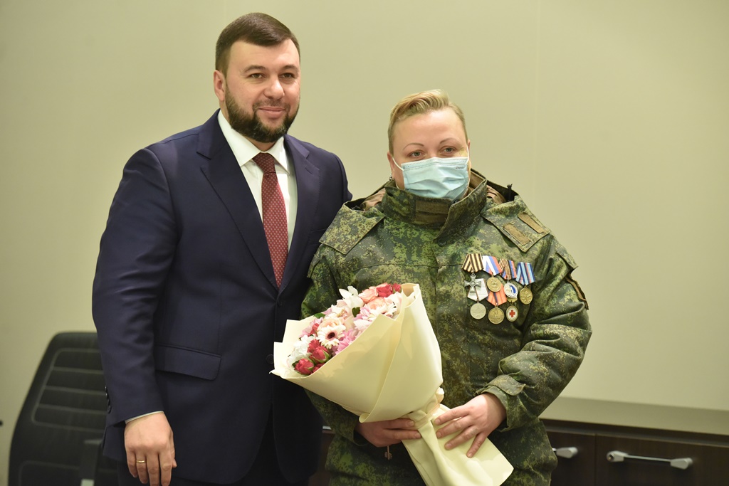 📸 Денис Пушилин вручил ключи от квартир семьям военнослужащих и погибших защитников Республики