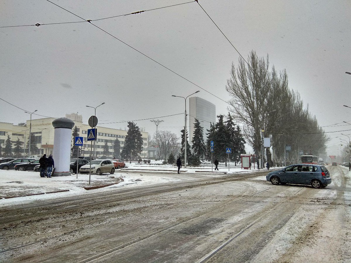 ГАИ МВД ДНР призывает водителей быть предельно внимательными на дорогах при тумане и снегопаде