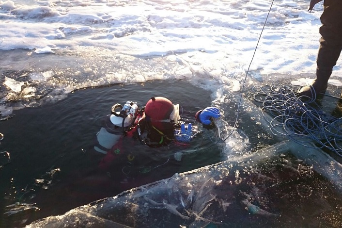 В Шахтерском районе ведутся поиски двух человек, провалившихся под лёд