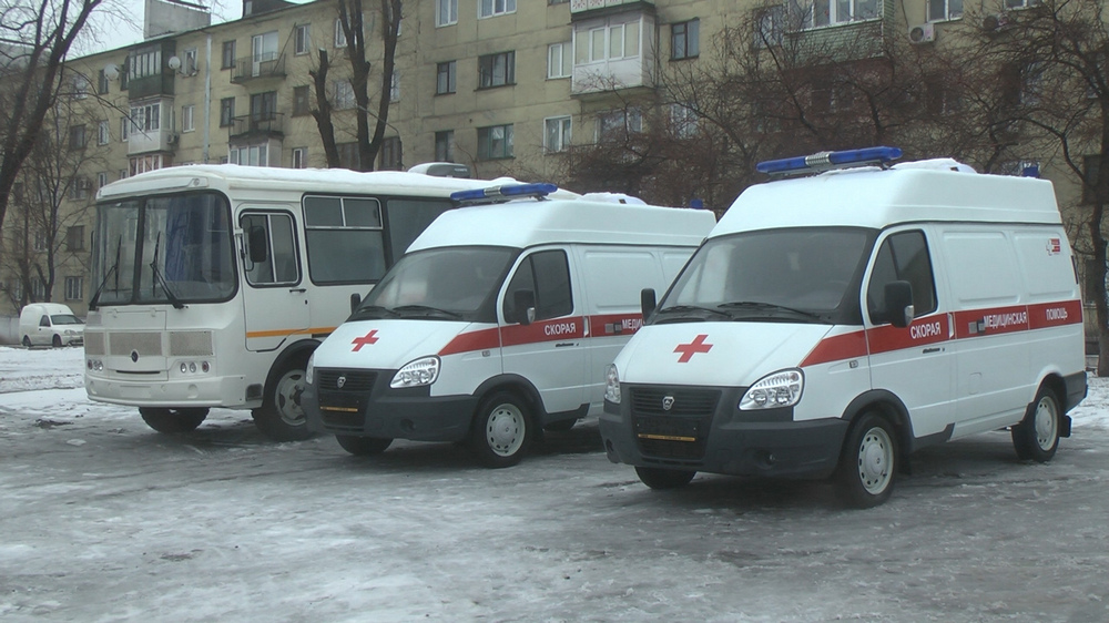 📹Больницы Енакиево получили современные машины скорой помощи  