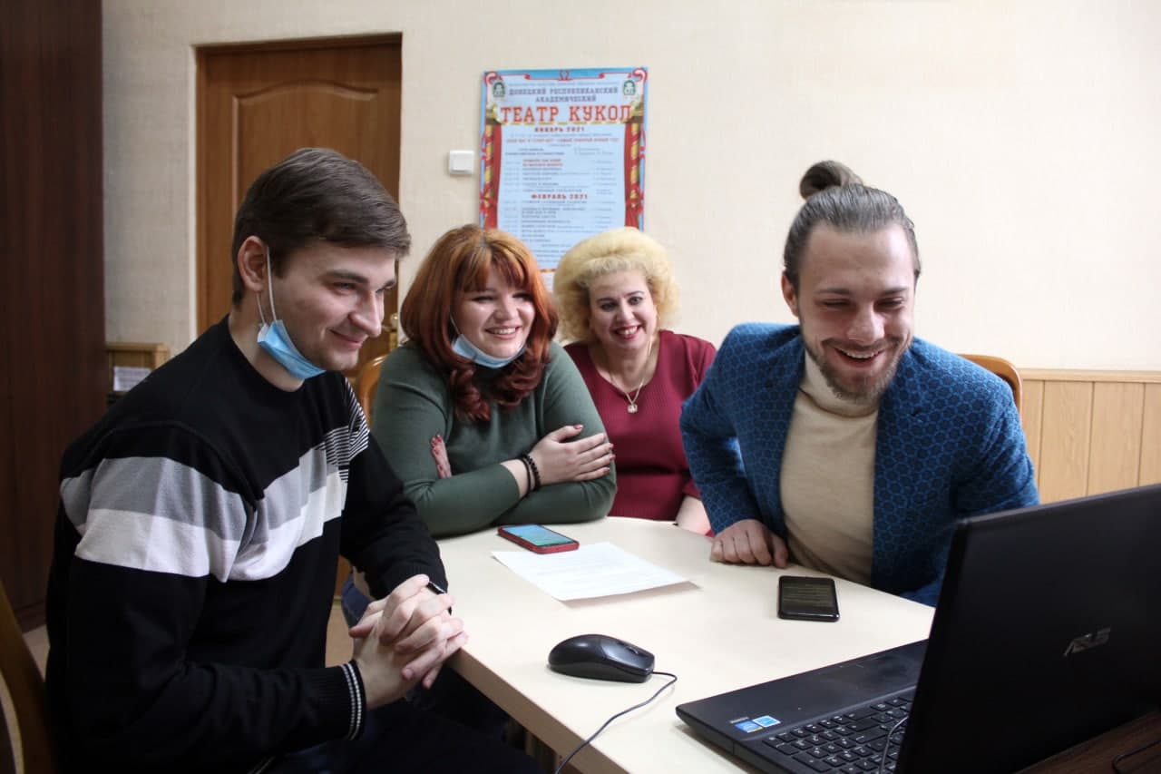 Сотрудники Донецкого театра кукол провели видеоконференцию с московскими коллегами