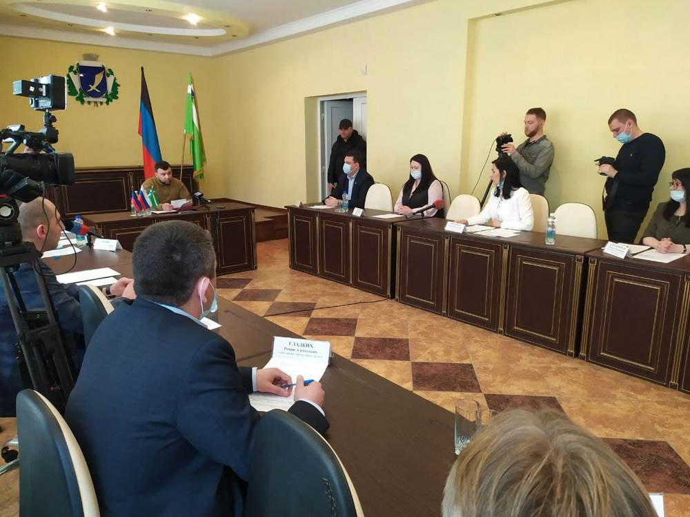 📸Денис Пушилин провел рабочее совещание в Харцызске