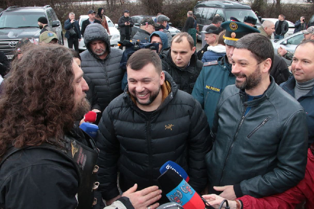📸Денис Пушилин принял участие в праздничных мероприятиях мотоклуба «Ночные волки»