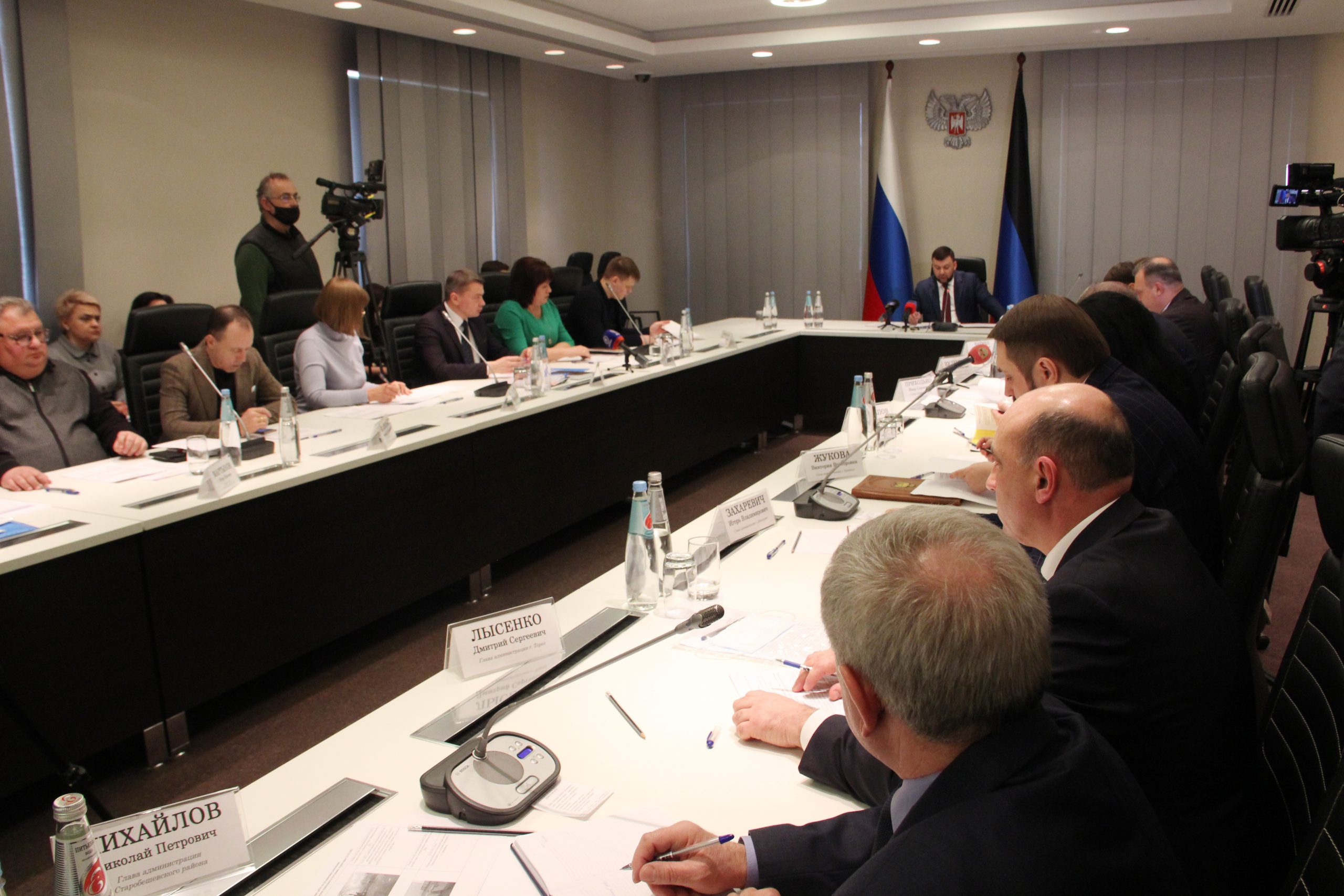 📹 📸 Денис Пушилин провел совещание по вопросам восстановления объектов ЖКХ в 2021 году