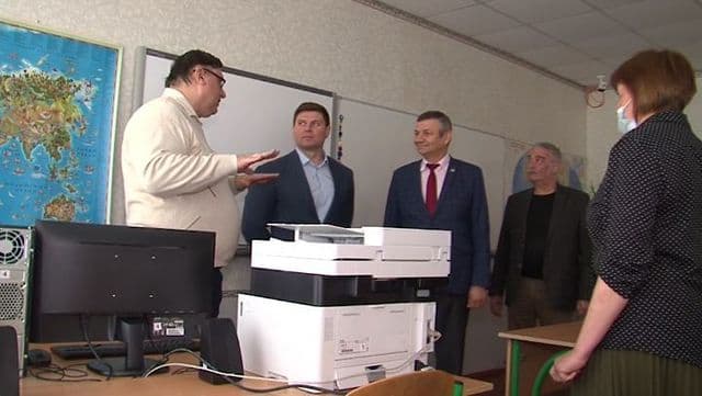 Владимир Антонов проинспектировал пункты сдачи ЕГЭ