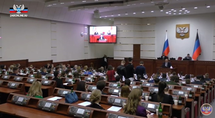 📹 В Донецке состоялось итоговое пленарное заседание Молодежного парламента ДНР I созыва