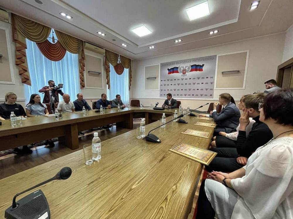 Работников республиканских СМИ наградили Благодарностями Правительства ДНР