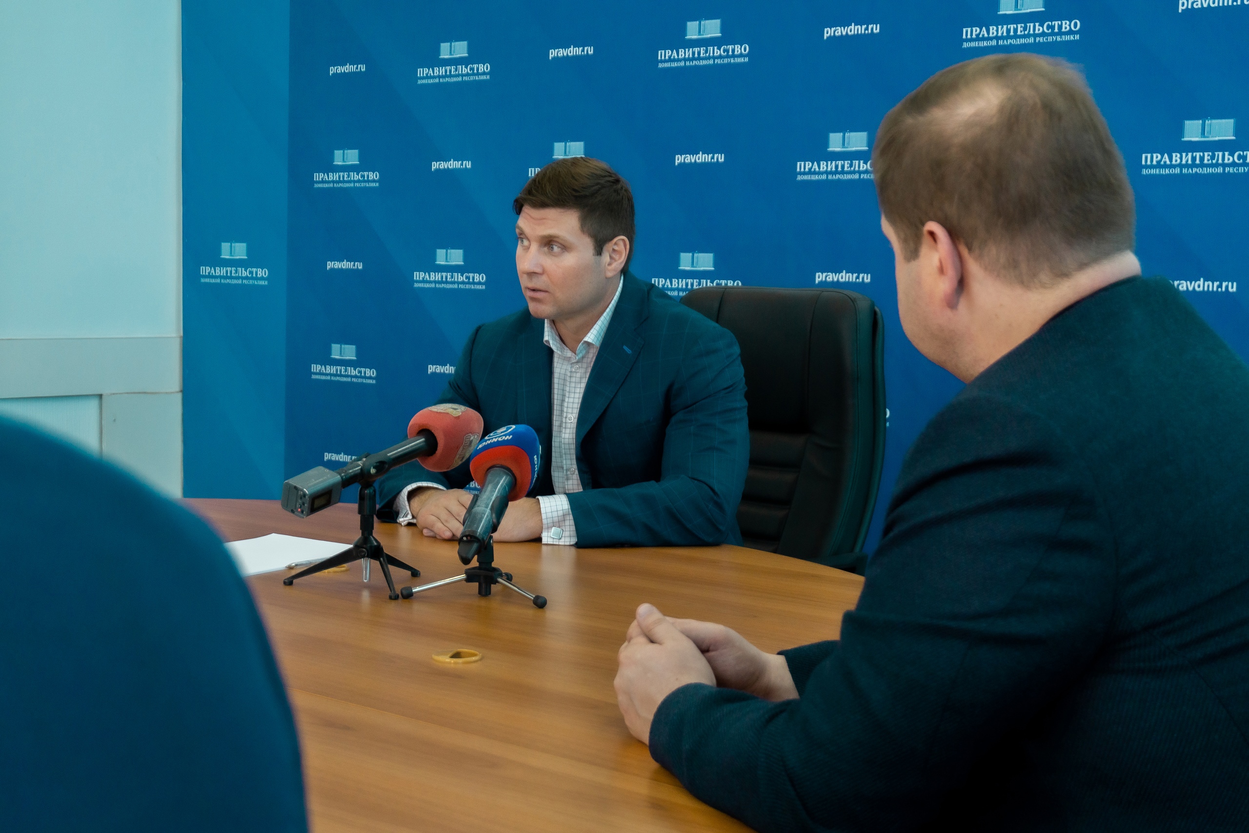 Владимир Антонов встретился с экспертами из Российской Федерации