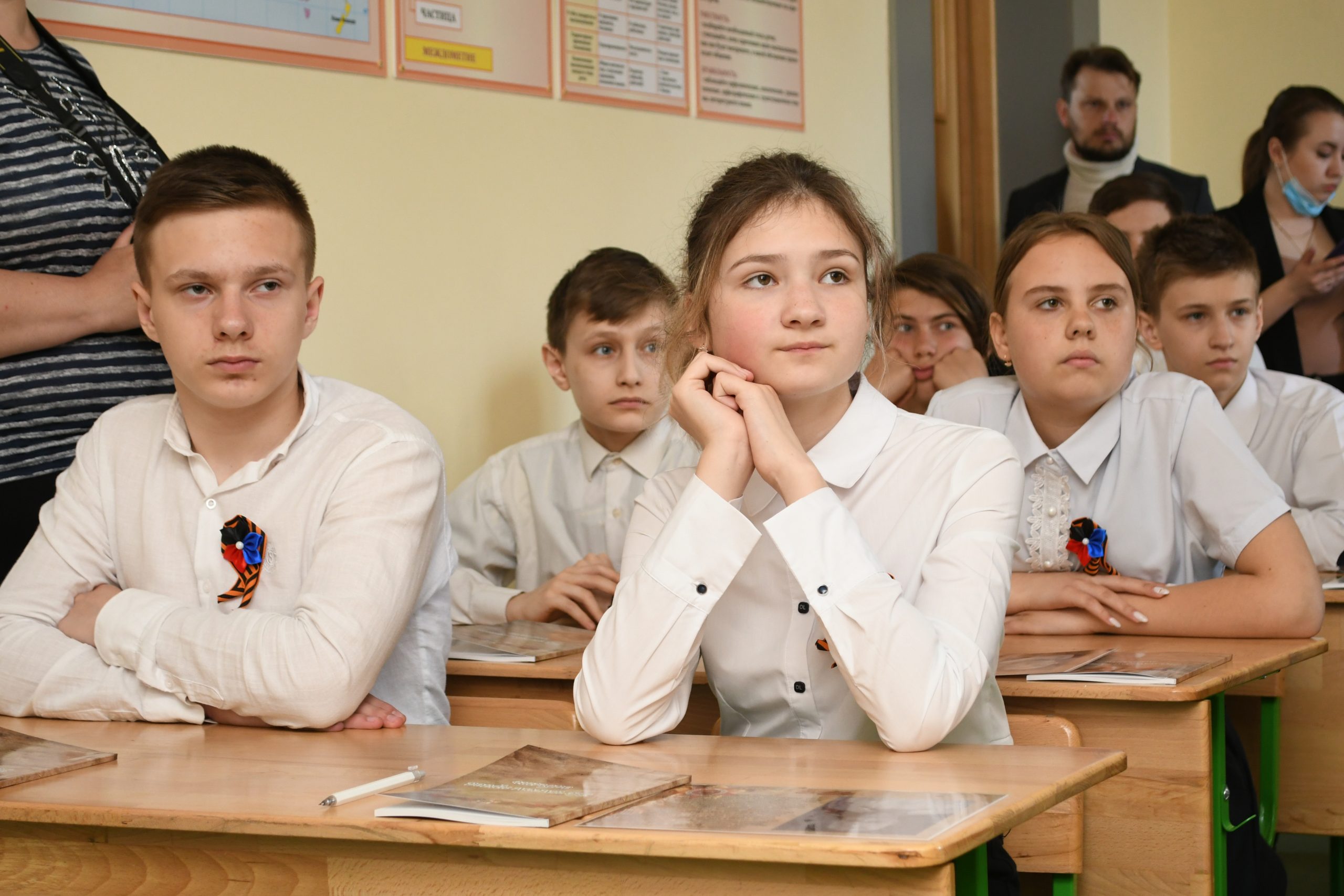 📸 В одной из школ Донецка прошел урок мужества