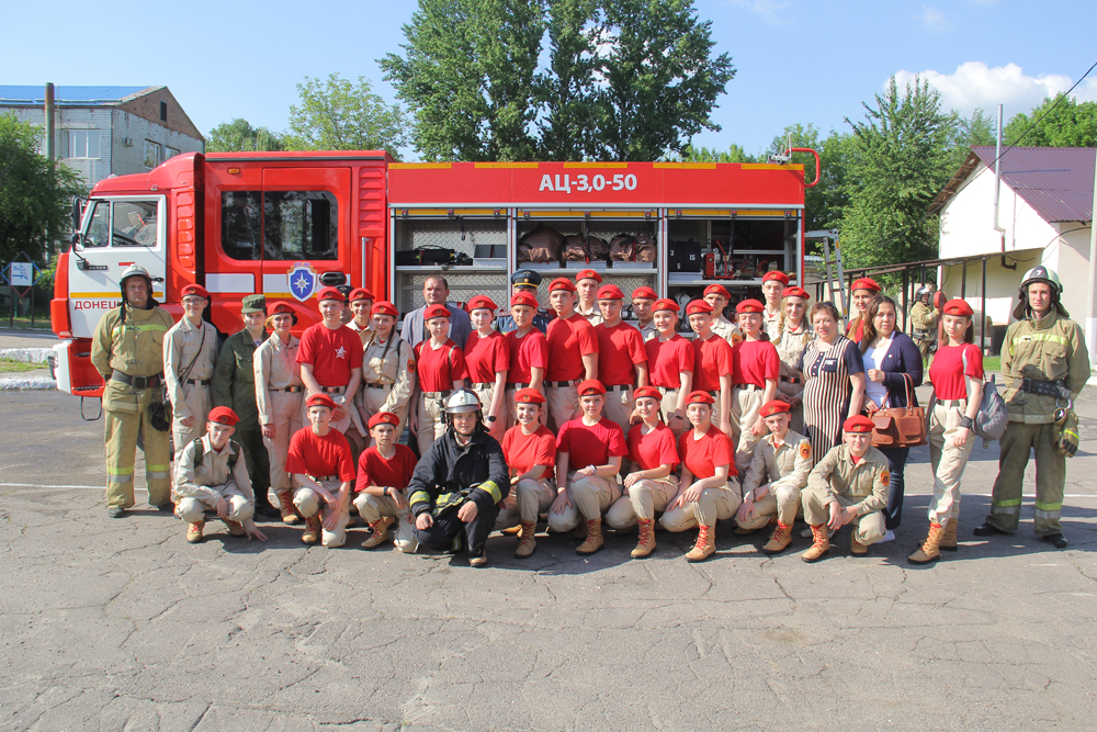 📹 Юнармейцы посетили пожарно-спасательную часть города Донецка