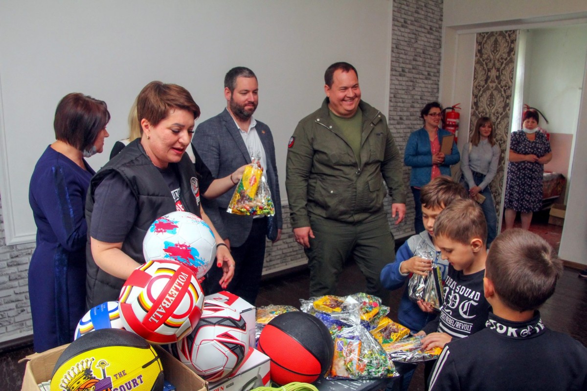 📹 Общественники привезли подарки детям прифронтовых сел