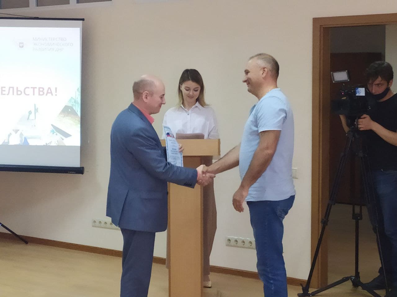 В Донецке наградили молодых учёных