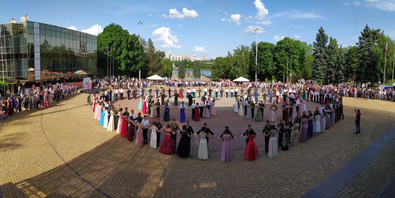 📸📹В Донецке состоялся бал будущих офицеров
