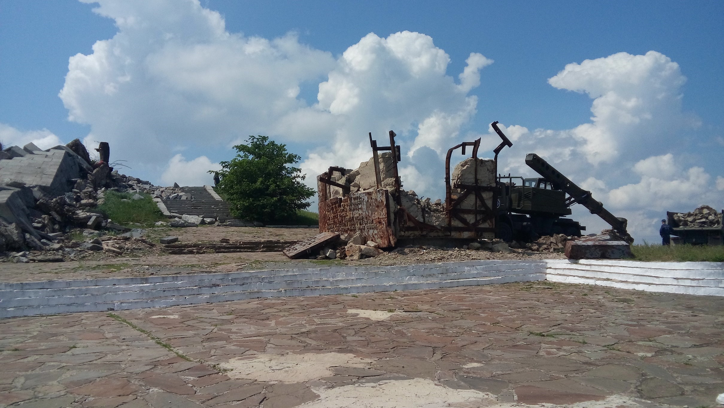 📸 На Саур-Могиле ведутся восстановительные работы