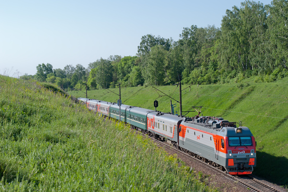 Поезда Донецкой железной дороги перевезли порядка 411 тысяч пассажиров