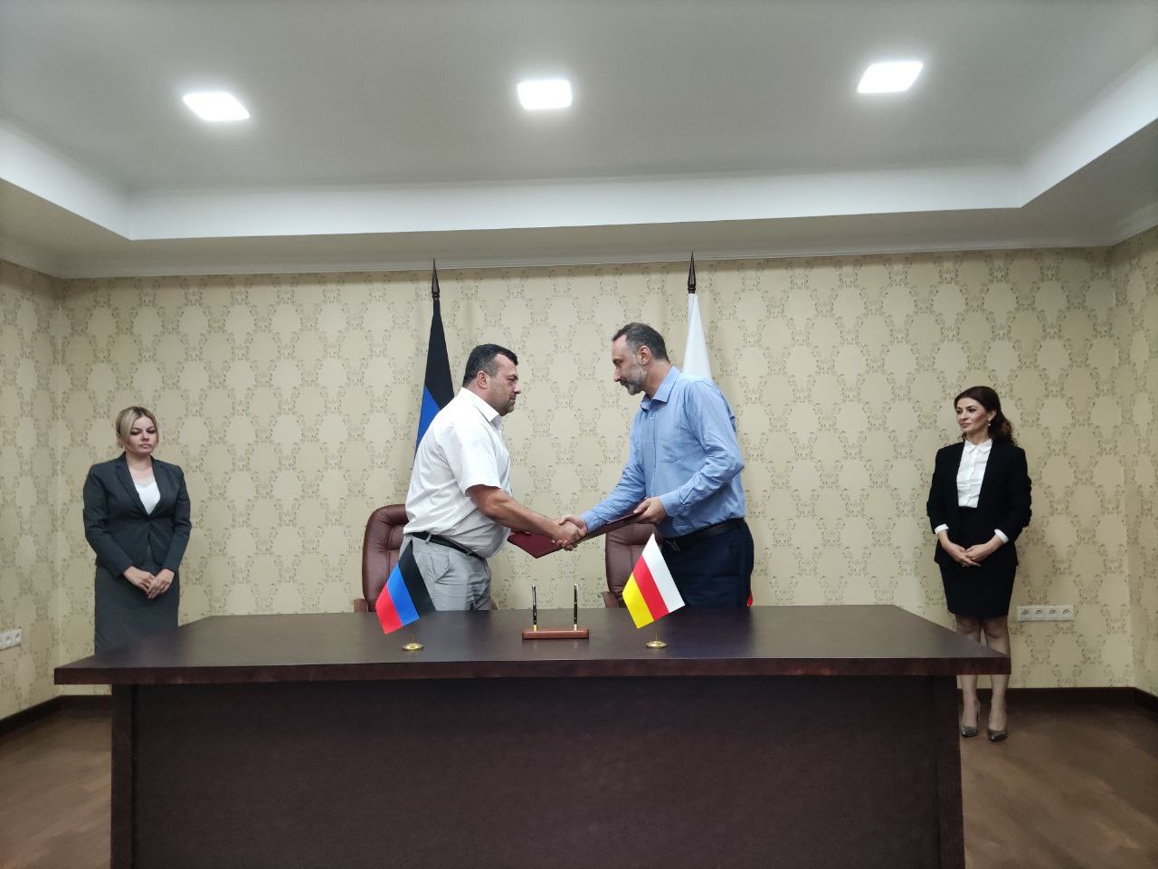 📸Подписано соглашение о сотрудничестве между Общественными палатами ДНР и Южной Осетии