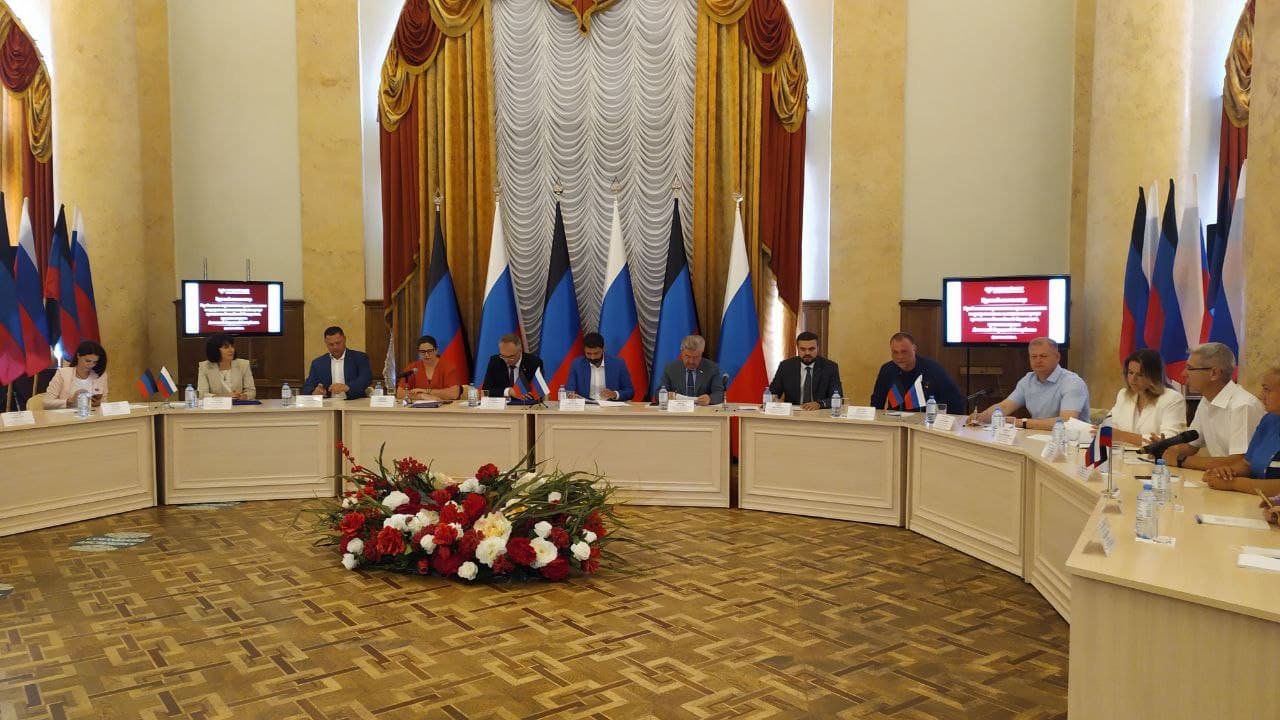 📹 В Донецке обсудили предоставление государственных и социальных услуг гражданам России, проживающим в ДНР