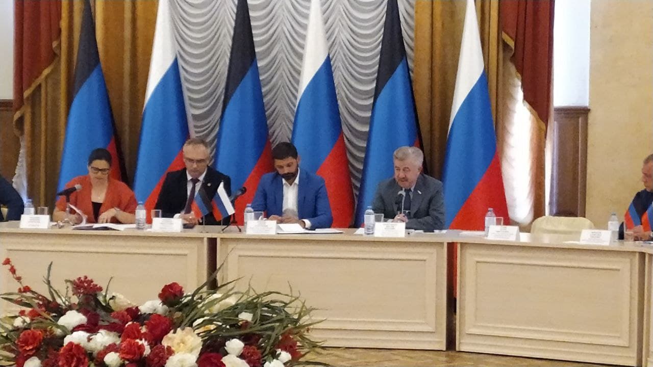 📹 «Единая Россия» готовит проект социально-экономического развития Донбасса на три года