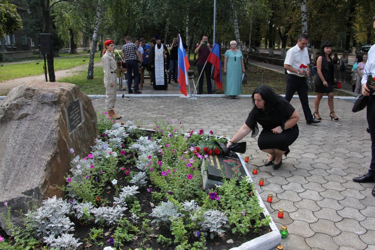 В Харцызске и Кировском прошли траурные митинги