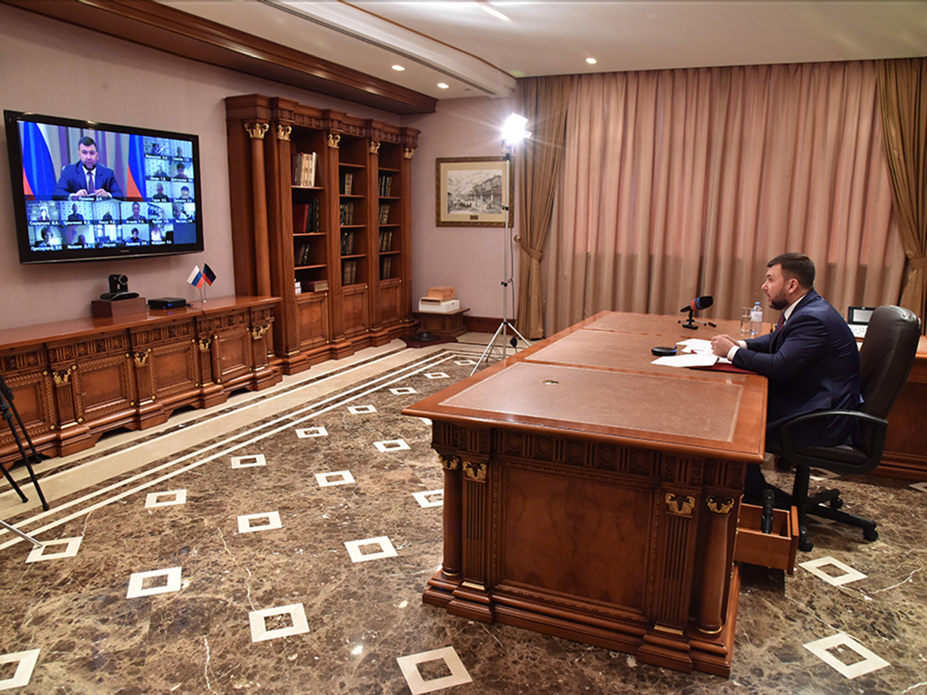 📹 Денис Пушилин обсудил эпидемиологическую ситуацию в Республике с руководством Минздрава и госпитальных баз