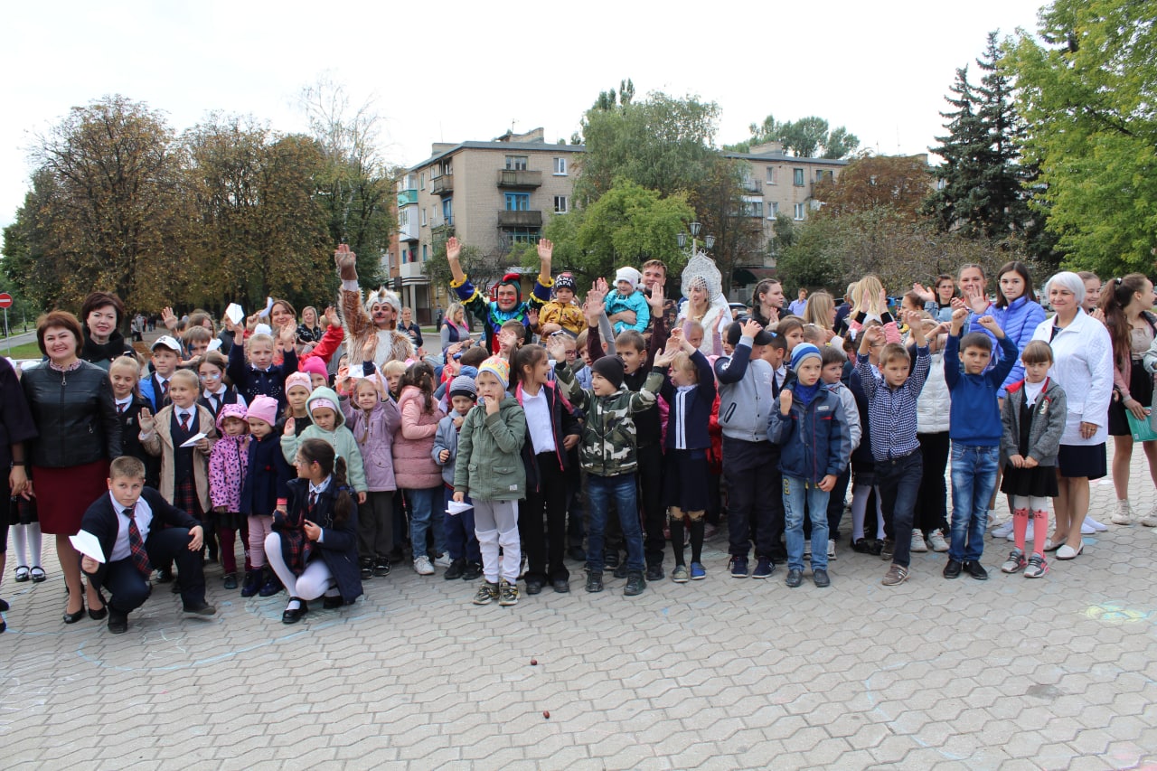 📹 📸 В Ясиноватой прошло праздничное мероприятие «Мир, который нужен мне»