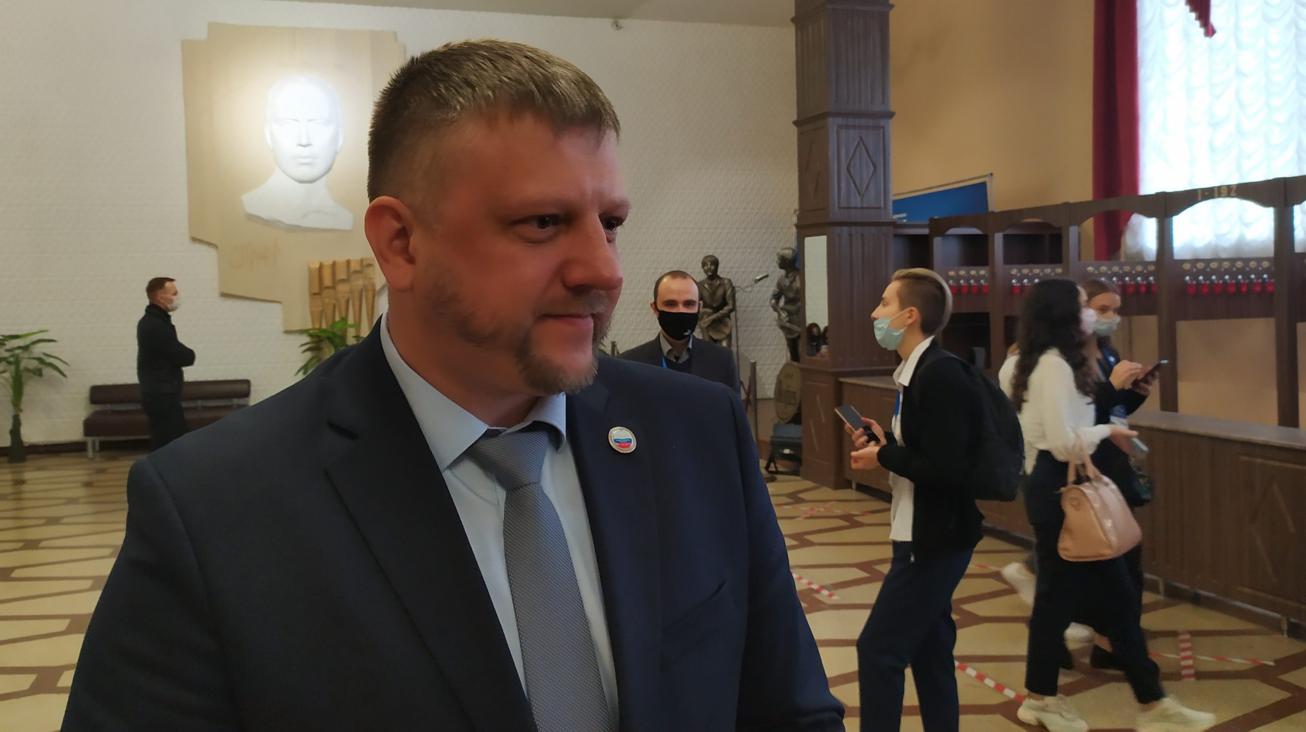 Граждане ЛНР положительно восприняли шаги к созданию единого экономического пространства с ДНР — Алексей Карякин