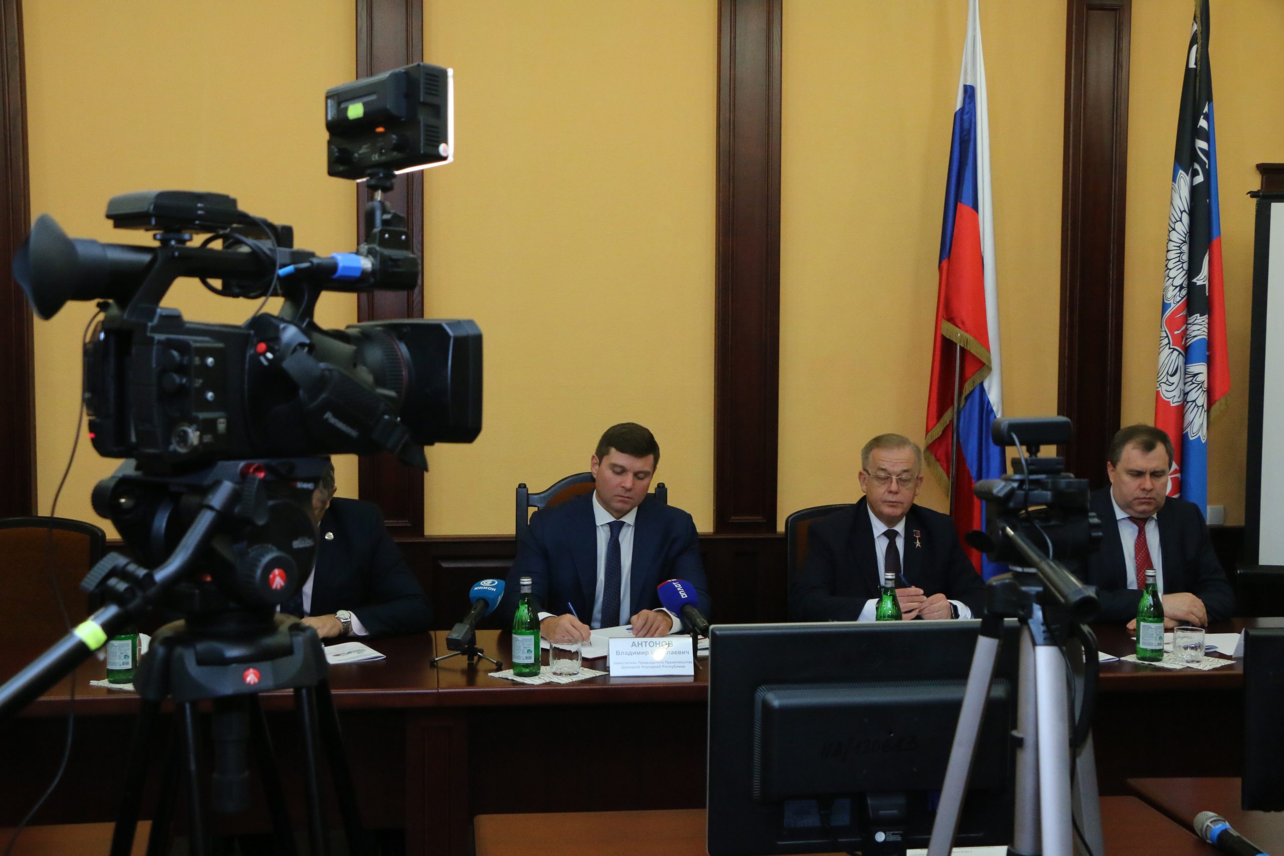 📹 В Донецке началась работа международной конференции, посвященной борьбе с COVID-19