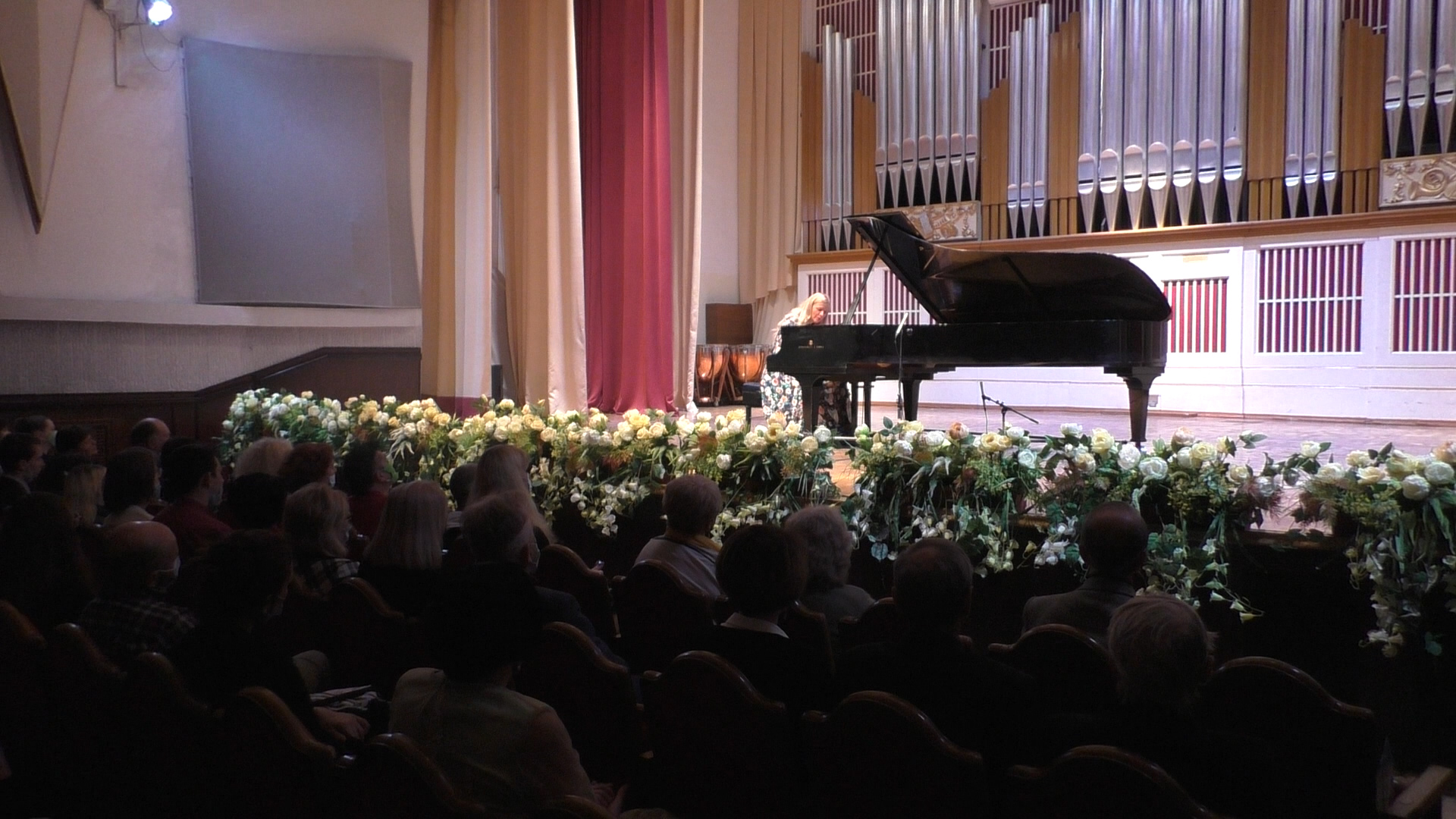 📹Валентина Лисица выступила с сольным концертом в Донецке