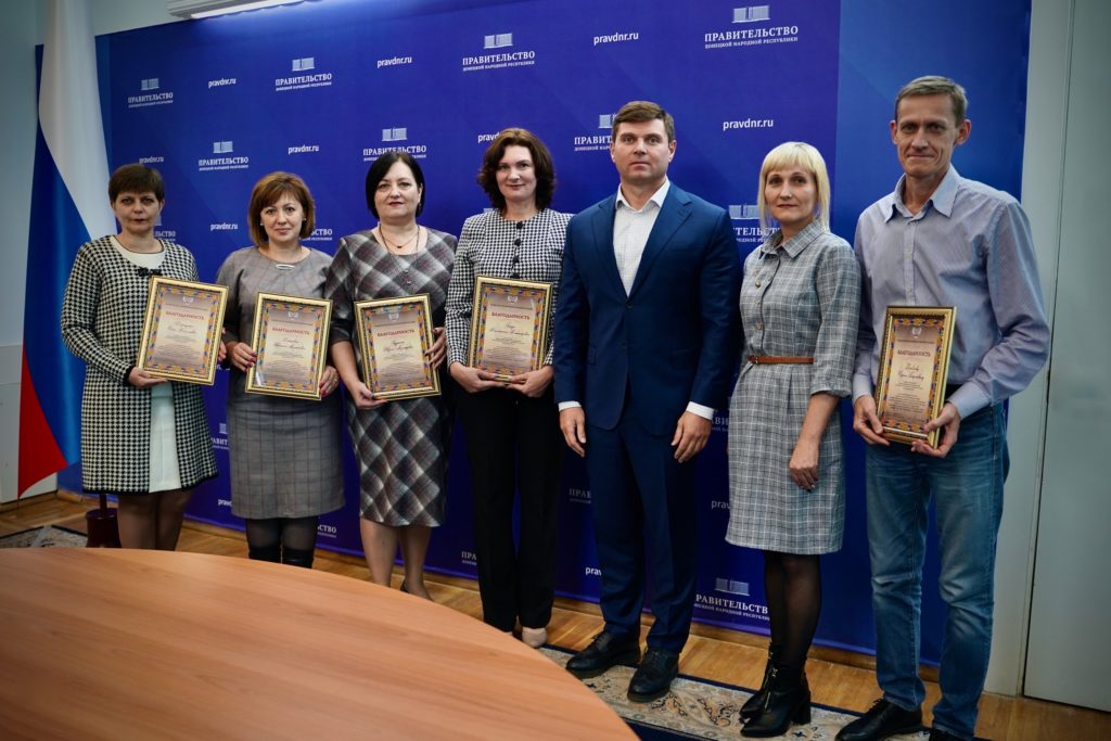 Владимир Антонов наградил специалистов Ресобрнадзора