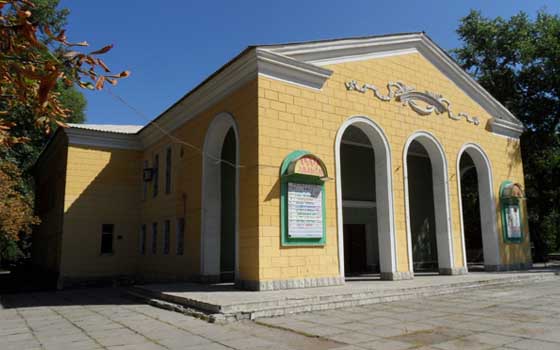 📹Московский режиссер представит в Донецке спектакль «Кабаре кукол»