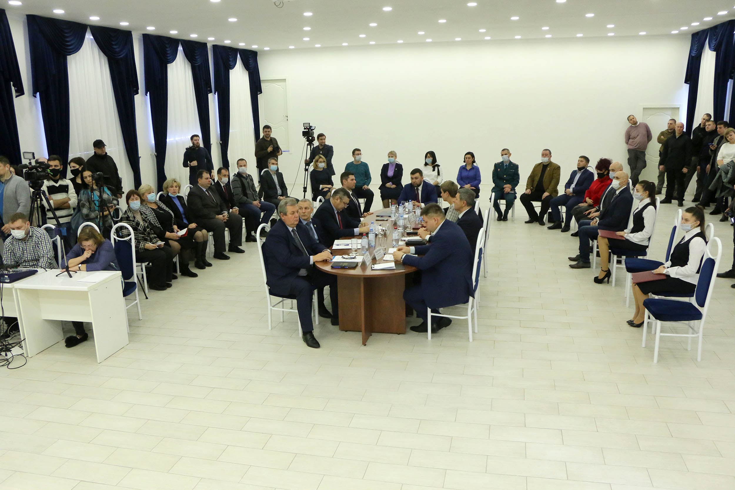 📸 В Донецке начал работу масштабный форум по недопущению фальсификации истории