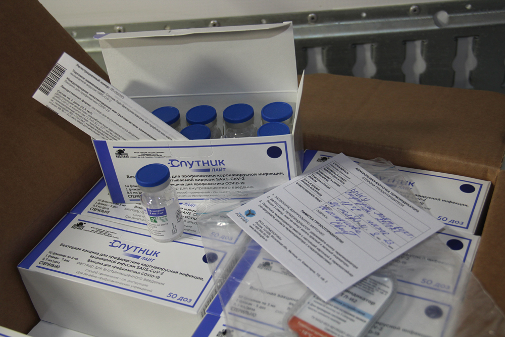 📸📹 Гуманитарный конвой от МЧС России доставил в ДНР вакцину против Covid-19