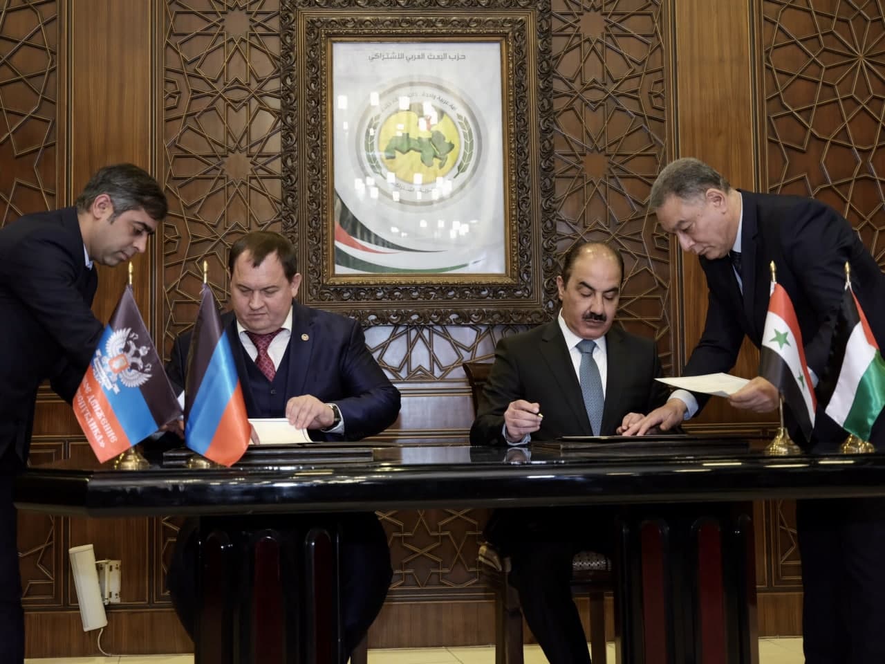 Донецк и Дамаск подписали межпартийное соглашение о сотрудничестве