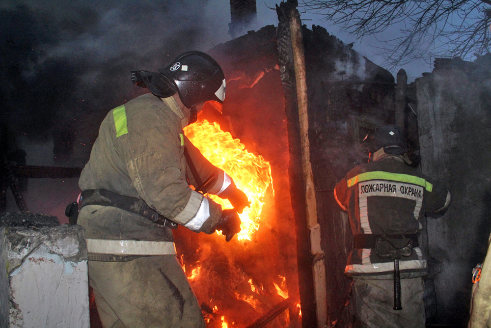 📸 В Торезе спасатели ликвидировали пожар в жилом многоквартирном доме