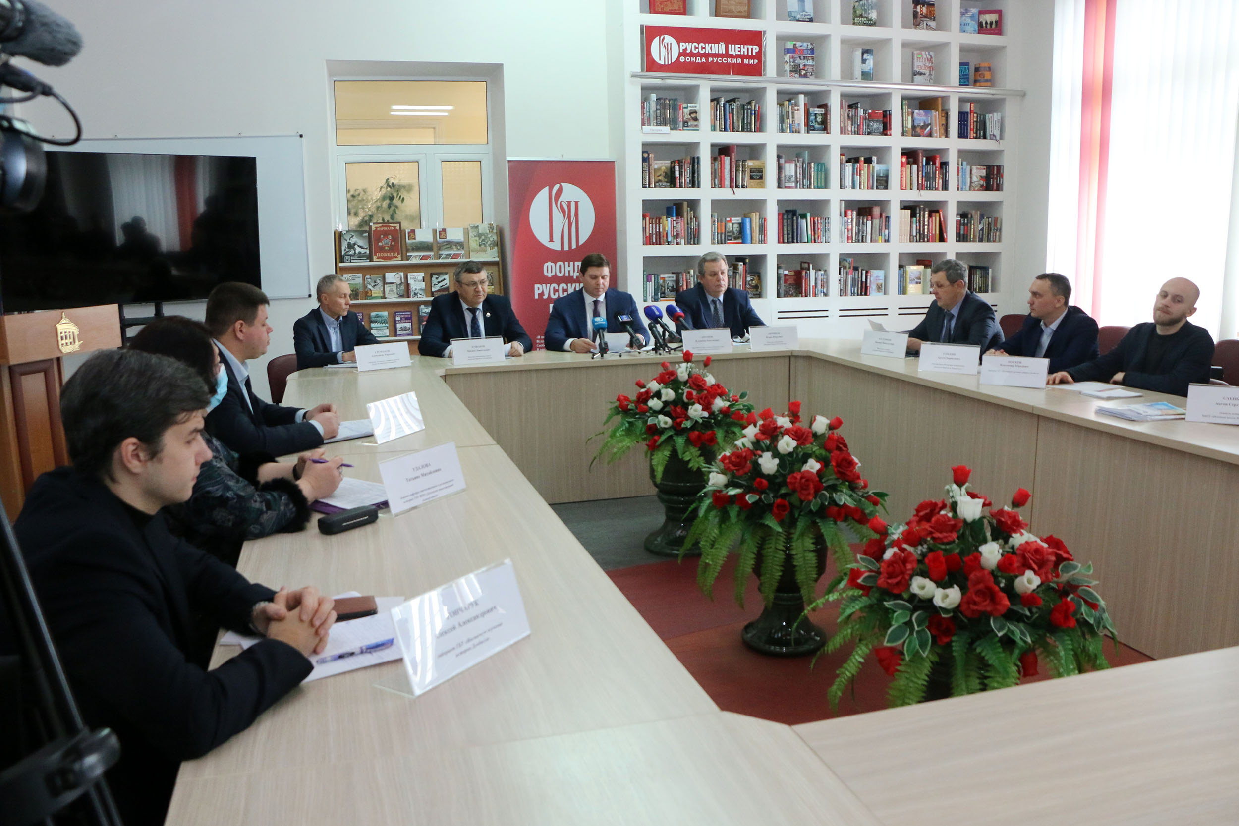 📸📹 В Донецке подвели итоги Республиканского молодежного форума противодействия героизации фашистских преступников