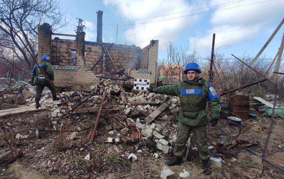 Лнр пгт. Обстрел мирных жителей в ЛНР. Донецк разрушения. ДНР фоторепортаж.