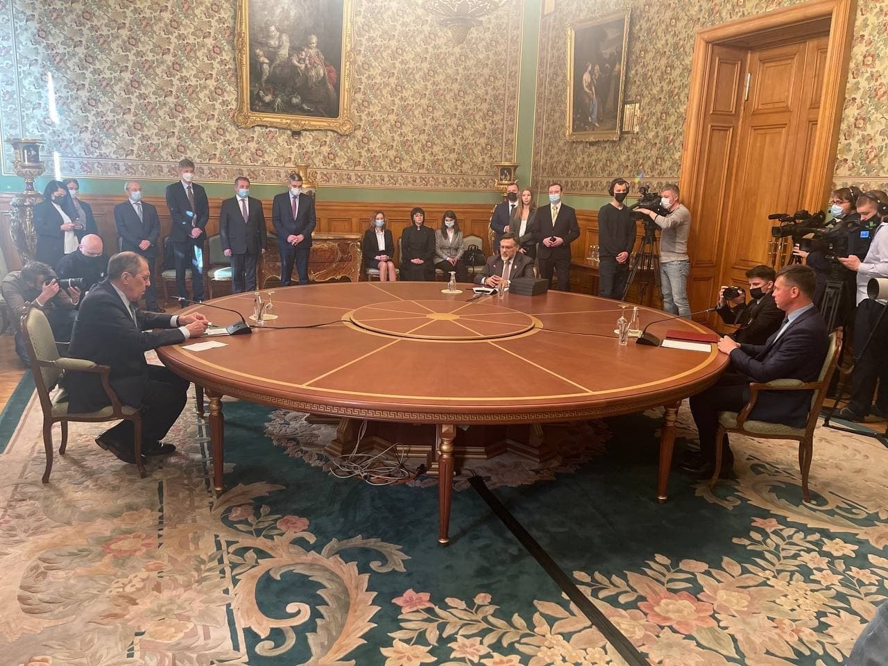 📹 Сергей Лавров провел встречу с представителями внешнеполитических ведомства республик