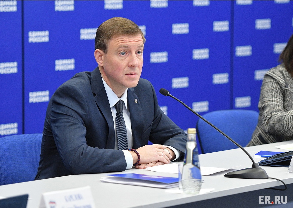 «Единая Россия» формирует помощь Донбассу из волонтеров