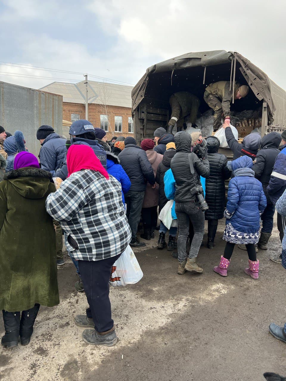 В Анадоль и Полковое доставлена гуманитарная помощь